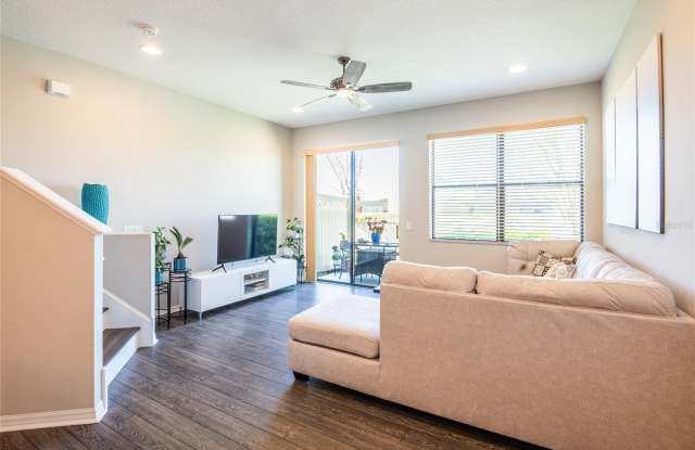 11648 CROWNED SPARROW Lane Gallery 4