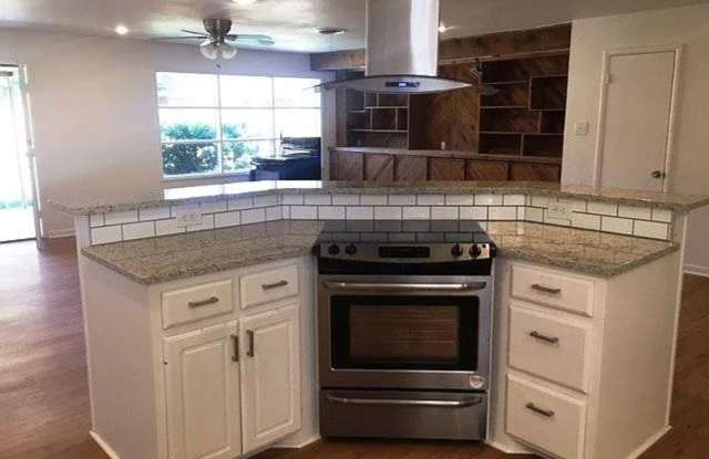 4 bedroom 3 bathroom house in prime location! photos photos