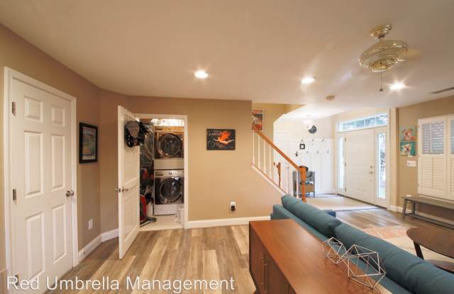 9660 Glendevy Court Gallery 4