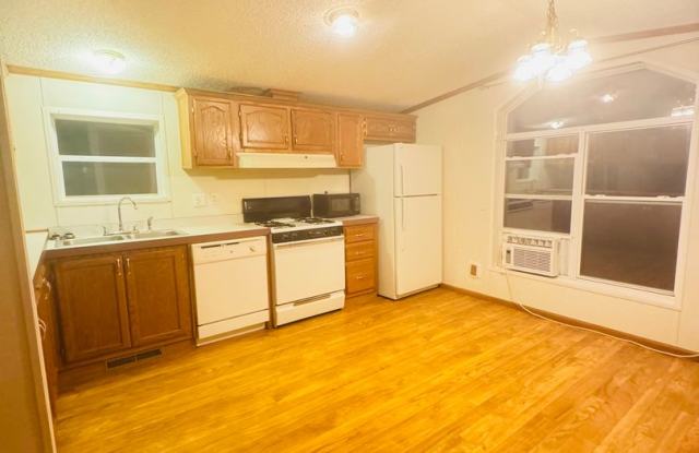 2 bedroom 2 bathroom - 24 Alma Avenue, Ipswich, SD 57451