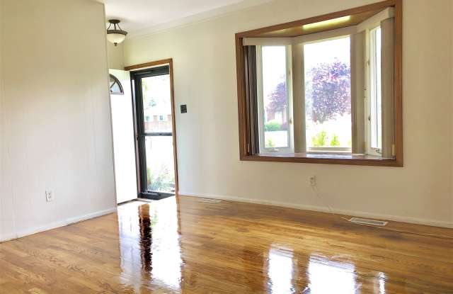 4553 Fenwick Dr Gallery 3