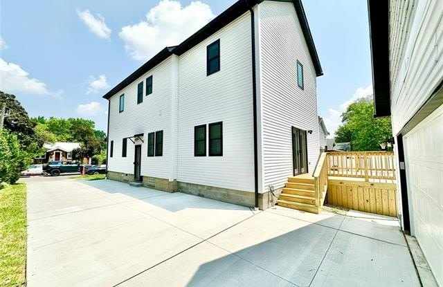 442 Ardmore Drive Gallery 4