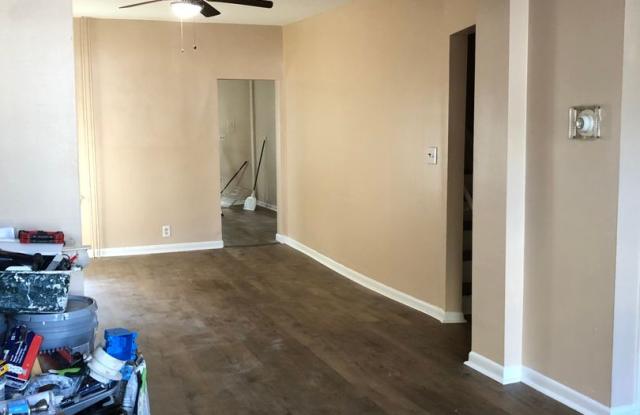 Great Home!! Updates in Progress! Spacious Living Area! Back Yard! Washer/Dryer Hook-Ups! Gallery 3