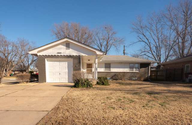 Charming 3 bedroom 1.5 bathroom house in SE Wichita! photos photos