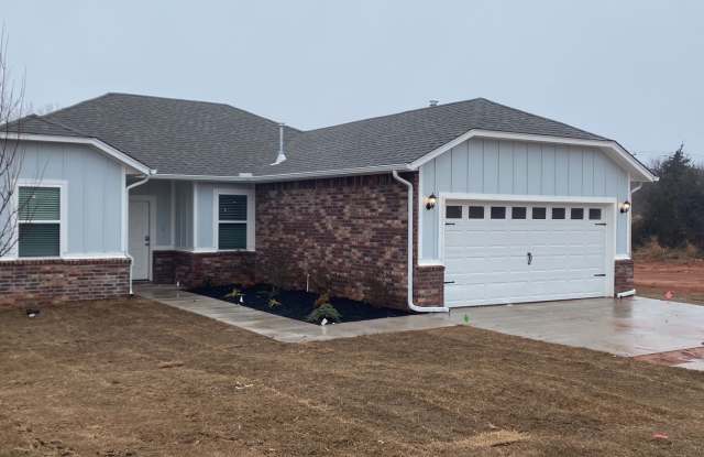 3 Bedroom 2 Bathroom 2 Car Garage Home in Oakdale School District photos photos