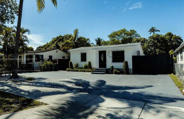 734 W 32nd St - 734 West 32nd Street, Hialeah, FL 33012