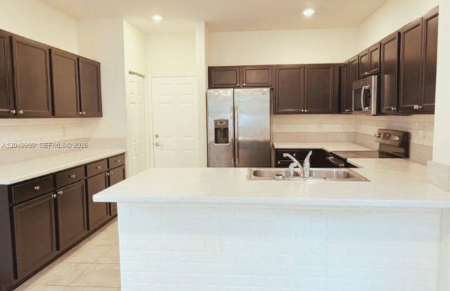 132 NE 24th Avenue, Homestead, FL 33033 - 6210 photos photos