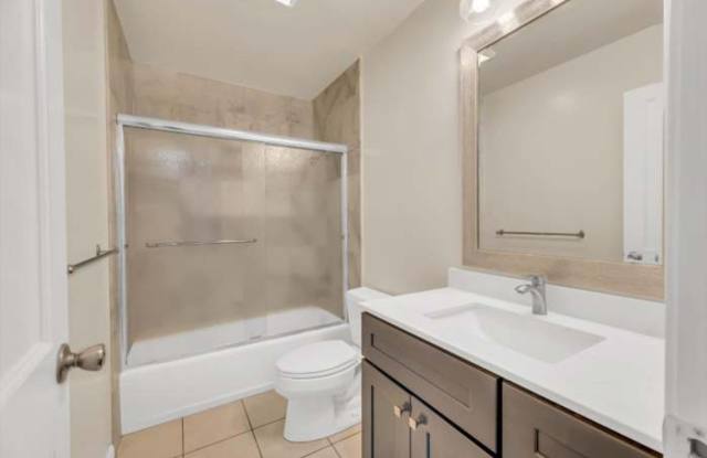 7 Embarcadero - 7 Embarcadero West, Oakland, CA 94607