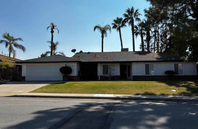 Beautiful 4 Bedroom House in NW Bakersfield with Pool! photos photos Beautiful 4 Bedroom House in NW Bakersfield with Pool! photos photos