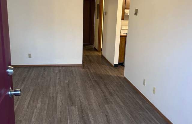 Cheney 3-Bedroom 1-Bathroom Apartment Gallery 3