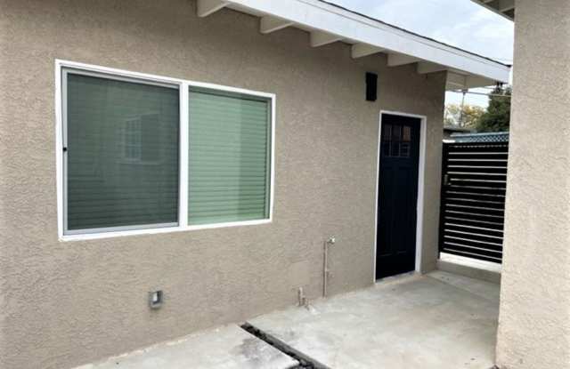 WONDERFUL NEWER STUDIO UNIT IN QUIET LONG BEACH NEIGHBORHOOD - 5123 East Killdee Street, Long Beach, CA 90808