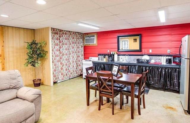 Cute, industrial-modern, and conveniently located!! Gallery 4