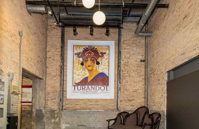 2545 S DEARBORN Street Gallery 2