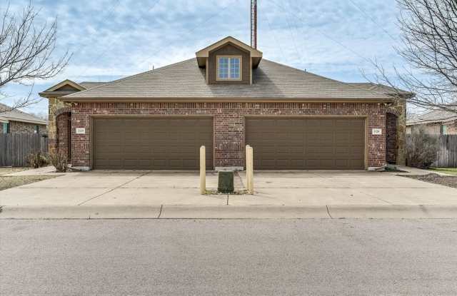 AVAILABLE NOW! Beautiful 3 Bedroom Townhome Located in Georgetown, TX! Gallery 3