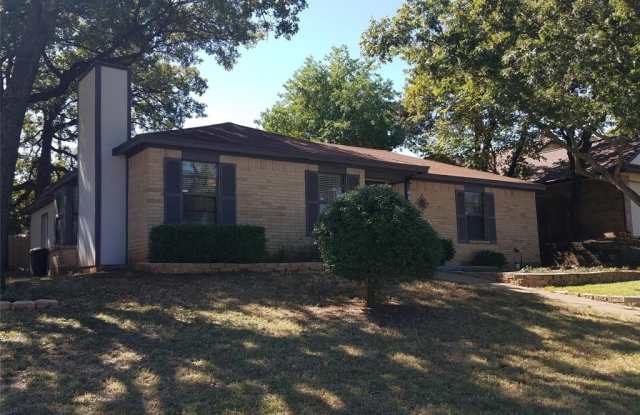 6400 Woods Edge Drive - 6400 Woods Edge Drive, Arlington, TX 76016