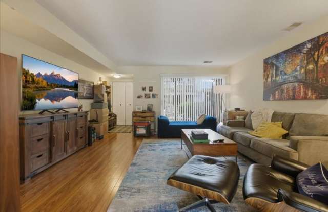 1631 Belle Plaine Gallery 2