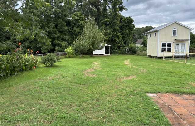 Updated 2 bedroom with Bonus room home in Beaufort Gallery 4
