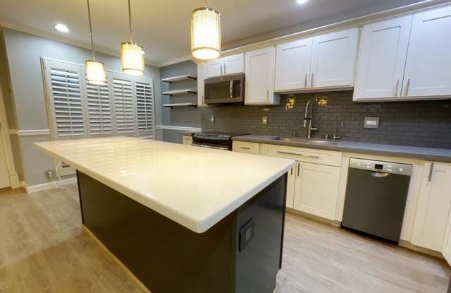 Waipio Gentry 2 bed, 1 bath, 2 parking with modern renovations Gallery 3