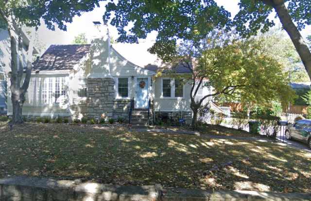 Charming 2-Bedroom Home in the Heart of Westwood, KS photos photos