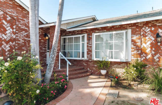 6951 COZYCROFT Avenue - 6951 Cozycroft Avenue, Los Angeles, CA 91306