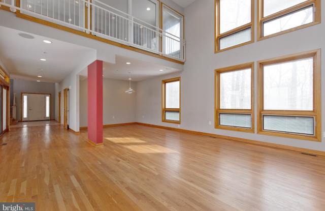6005 BRADLEY LANE Gallery 3