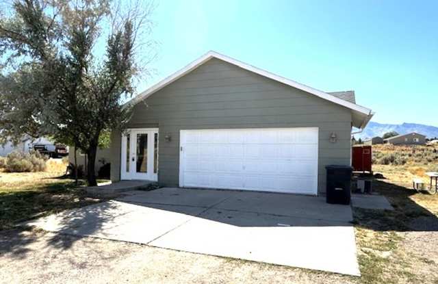 3 bedroom house in Spring Creek with garage photos photos