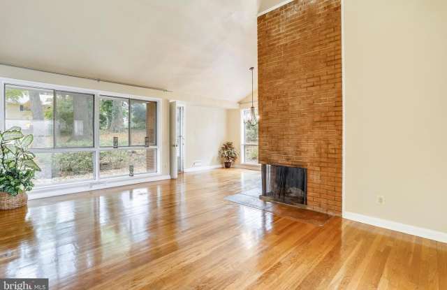 6048 ROSSMORE DR Gallery 3
