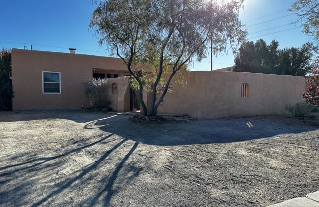 504 Girard Blvd SE - 504 Girard Boulevard Southeast, Albuquerque, NM 87106
