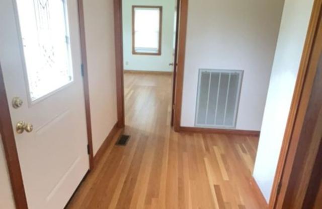 Beautiful 4BR Huntsville Home Near Downtown Gallery 3