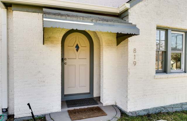 Spacious 4 Bed/ 3.5 Bath Home in Madison w Detached Office and Full Bath, 2 Car Garage, 1/2 acres lot, Pet Friendly - 819 East Meade Avenue, Nashville, TN 37115