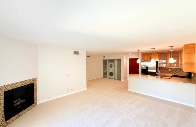 Fantastic Spacious 2 bed 2 bath condo in prime Sherman Oaks - Studio City with Pool and Gym! photos photos
