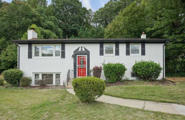 Beautifully Maintained 4 Bed, 3 Bath Home in Clinton Gallery 1