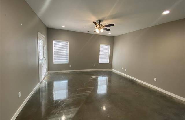 421 S Main Gallery 3