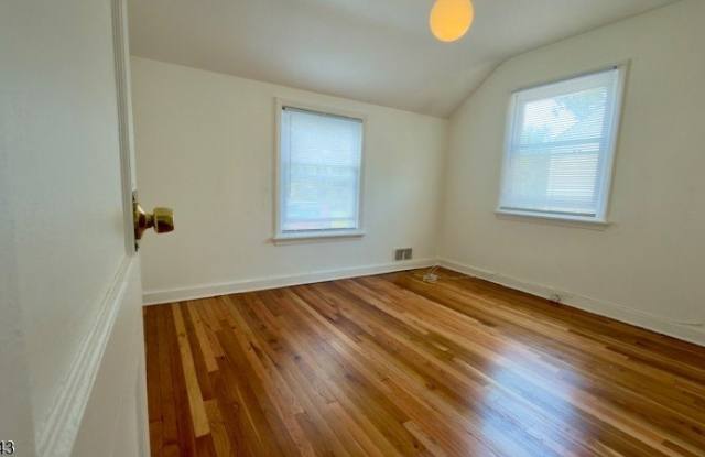 19 Alexander Ave Gallery 2