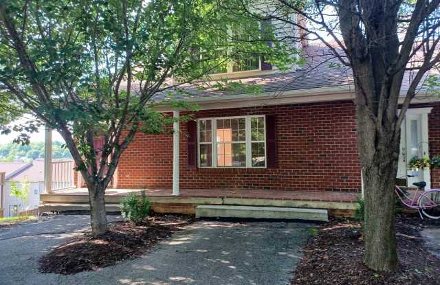 365 TALL OAK Boulevard - 365 Tall Oak Boulevard Northwest, Christiansburg, VA 24073