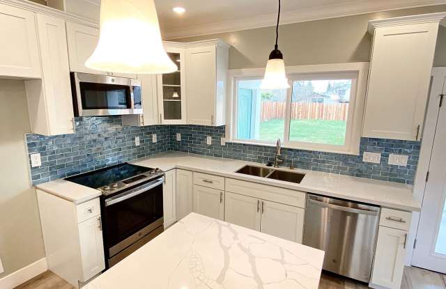 First Month Rent: FREE (with approved lease terms) Gallery 4