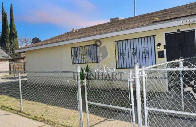 2303 South Poppy Avenue - 102 photos photos