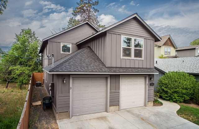 139 SE Heyburn #3 Gallery 1