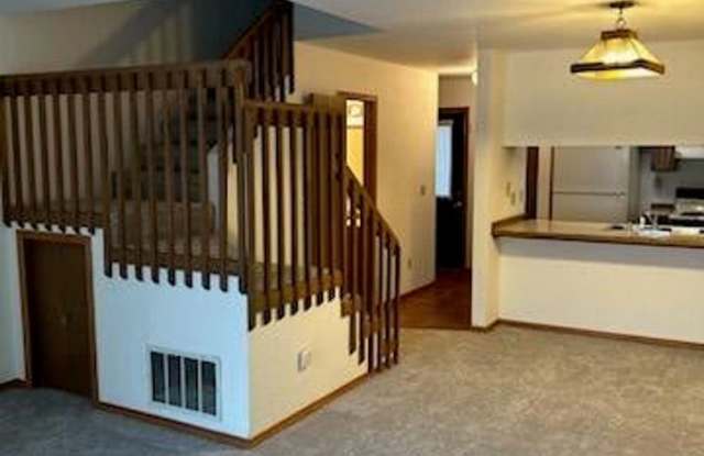 2 Bedroom Eagle River Townhome! Gallery 1