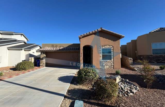 Beautifully maintained 3 bedroom with SOLAR! Gallery 1