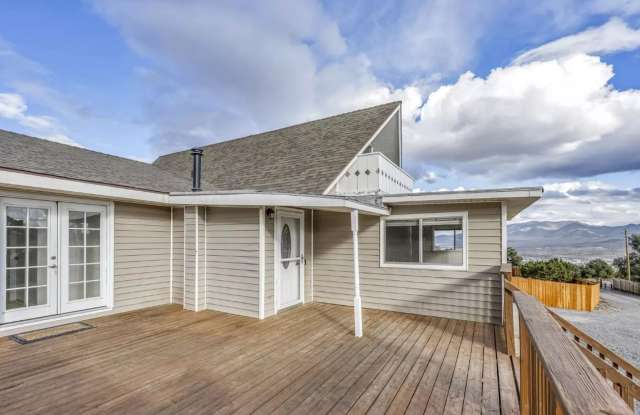 Charming 3-Bedroom Home in Mound House with RV Parking and Horse-Friendly Property Gallery 3