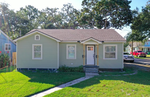 320 North Woodlawn Avenue - 320 North Woodlawn Avenue, Metairie, LA 70001