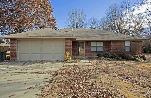 1813 16th  ST - 1813 South 16th Street, Rogers, AR 72758
