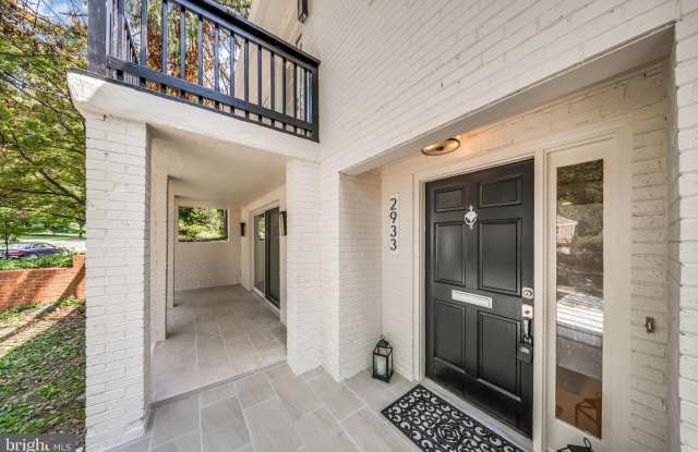 2933 ARIZONA Avenue NW Gallery 2