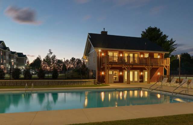 Spacious 1 Bedroom with beautiful wooded view Gallery 3