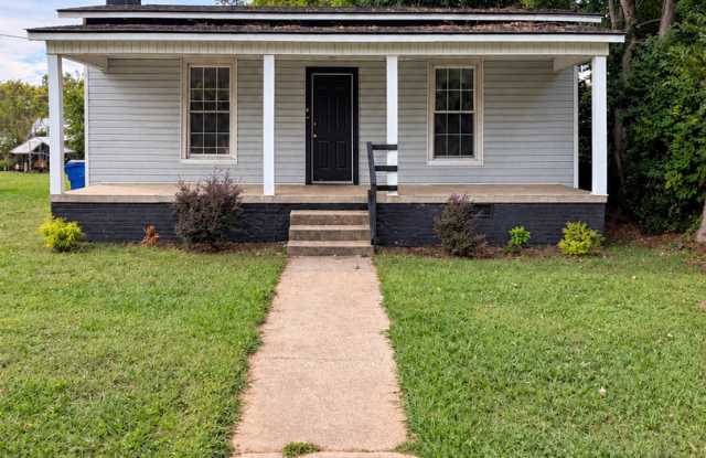 Three bedroom, 1 bath house in Graham Gallery 3