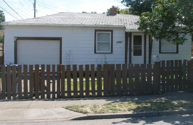 ***Coming Soon April 30, 2026***Rare Gonzaga-area 1-bed with yard, garage, and bonus space. photos photos