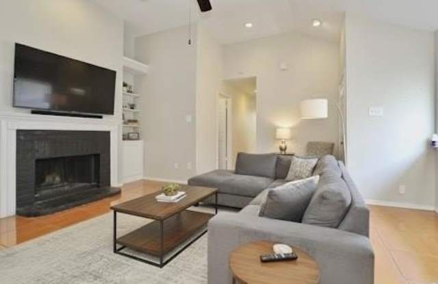 9727 Pinehurst Lane Gallery 4