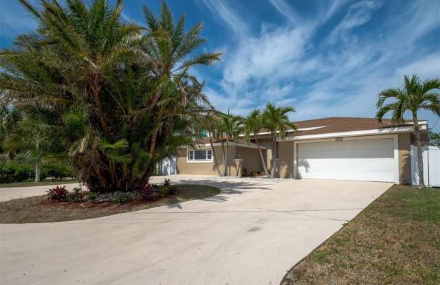 2504 HIBISCUS Drive W Gallery 4
