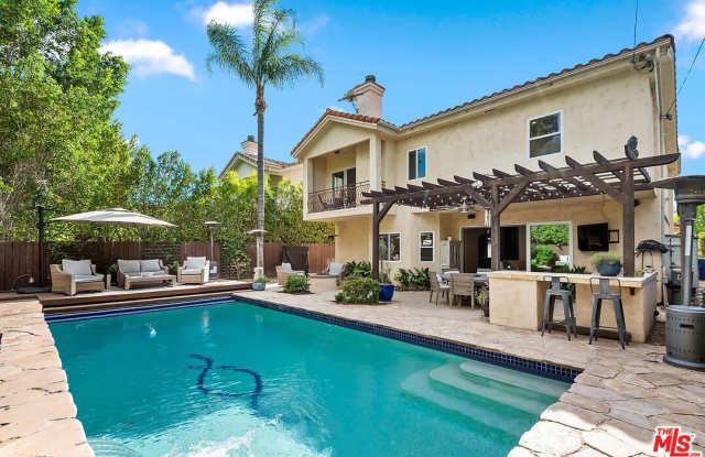 4724 Noble Ave photos photos